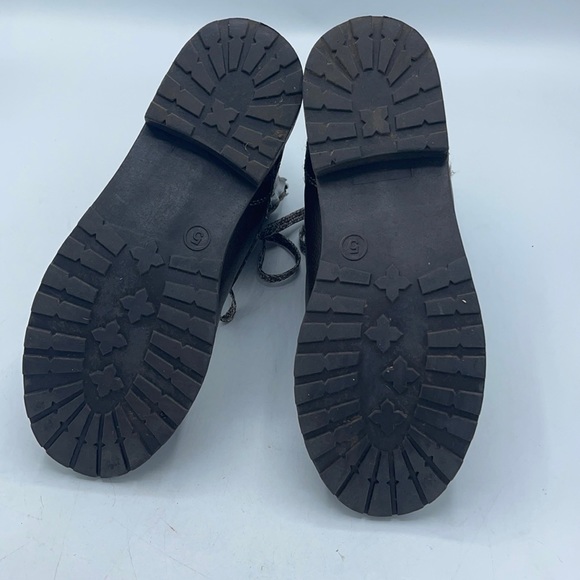 CAT AND JACK COMBAT STYLE BOOTS BLACK LACES INCLUDED. - Picture 13 of 14